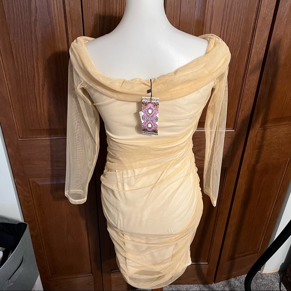 Beautiful Ruched Dress 👗 - Picture 6 of 8